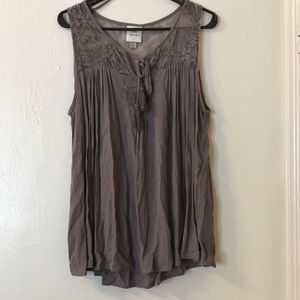 Boho gray sleeveless top. Size large.